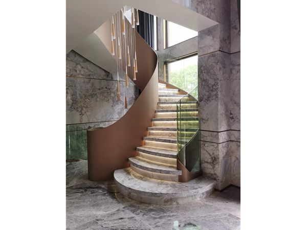 別墅裝修選旋轉樓梯還是直梯？5大維度對比+避坑指南！